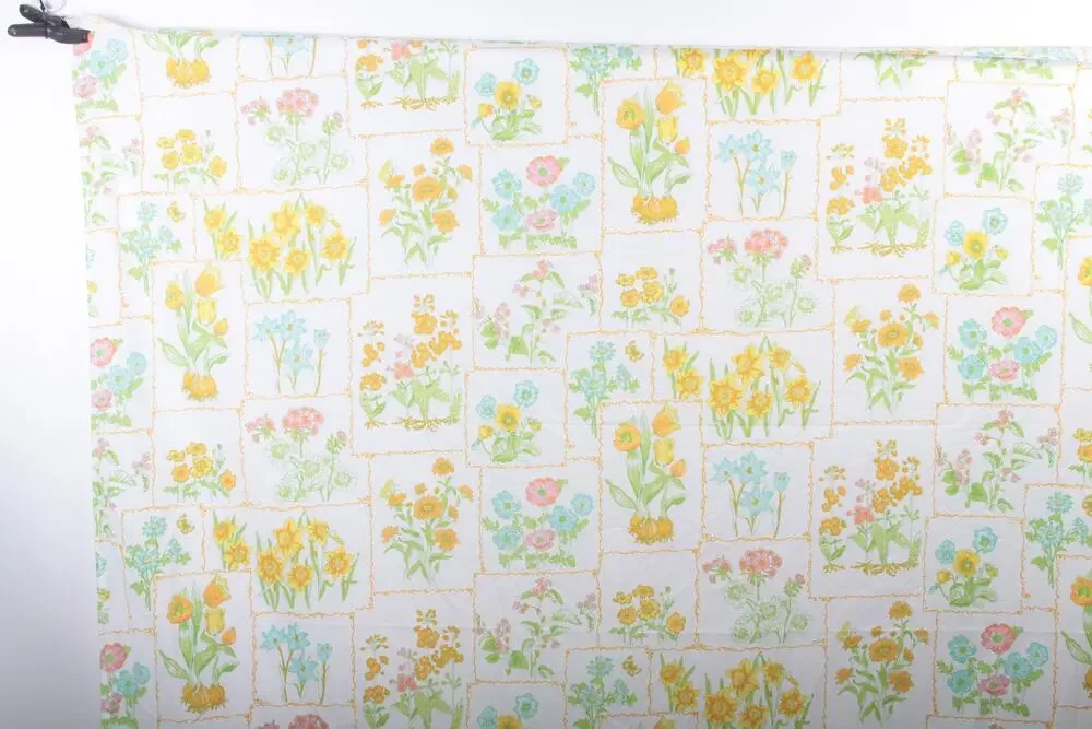 Vintage Full 1970's Bed Sheet Flowers White Sheet Bed Sheet Fabric Flowers